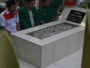 Peringati Resolusi Jihad Ansor Surabaya Ziarah Makam Bung Tomo