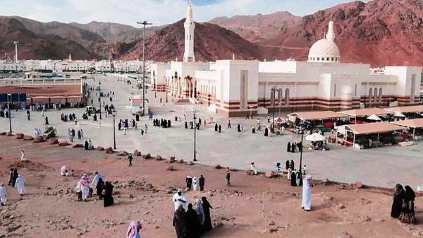 Mengunjungi Gunung Surga Jabal Uhud Di Madinah NU Online Jatim