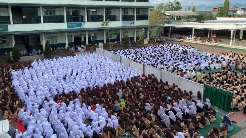 Sambut Ramdhan Ribuan Siswa Nurul Iman Gelar Istighotsah