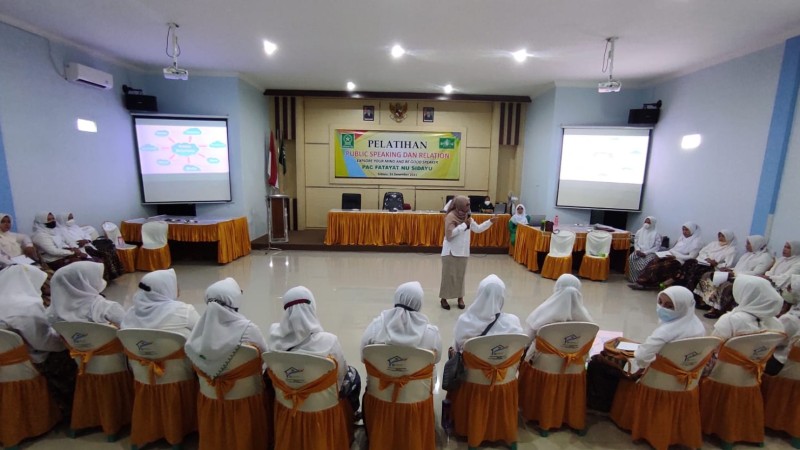 Fatayat Nu Di Gresik Latih Kader Public Speaking Dan Relation Nu