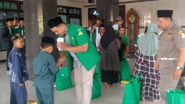 Siapkan Generasi Cerdas Gp Ansor Dan Lazisnu Di Sidoarjo Santuni