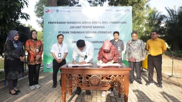 Unila Terima Hibah 100 Tempat Sampah Dari Bank BTN