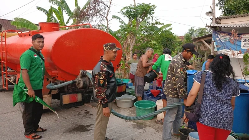 Sejumlah Desa Alami Kekeringan Ansor Lasem Distribusikan Air Bersih