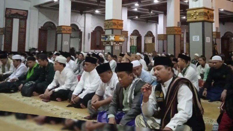 Pembacaan Miliar Shalawat Nariyah Semarakkan Hari Santri Nasional