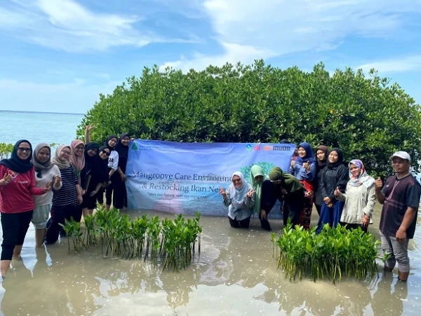 Unik IPPNU DKI Jakarta Tanam Mangrove Dan Tebar Ikan Nemo Di Pulau Tidung