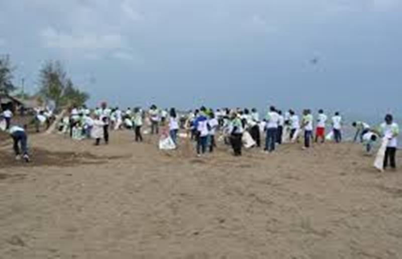 Hari Libur Aktivis Nu Jepara Bersih Bersih Pantai Teluk Awur