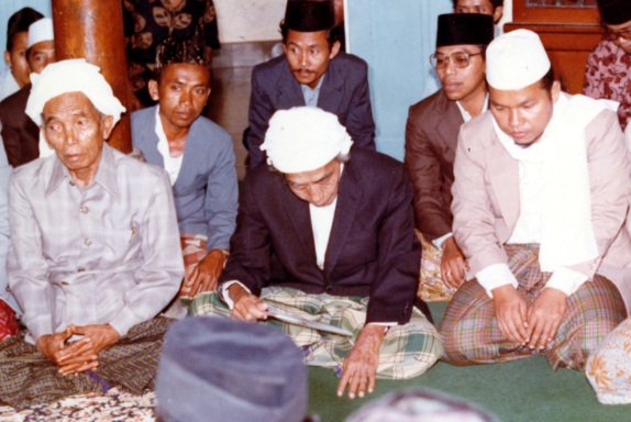 Ketika Kiai Baedlowie Ditanya soal Beragam Aliran