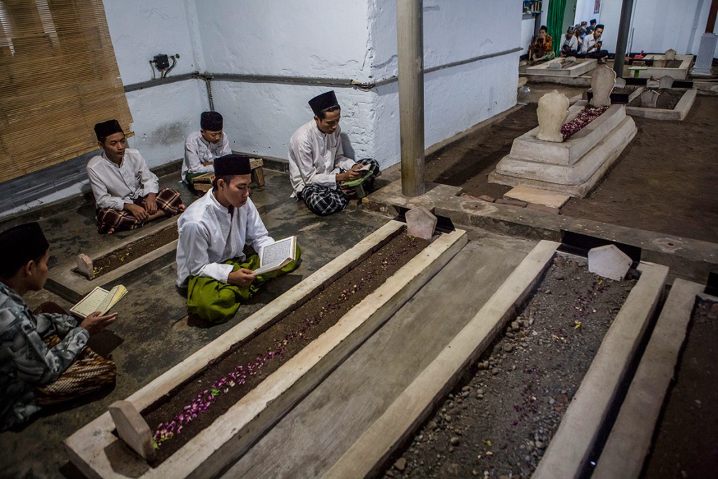 Anjuran Melaksanakan Ziarah Kubur