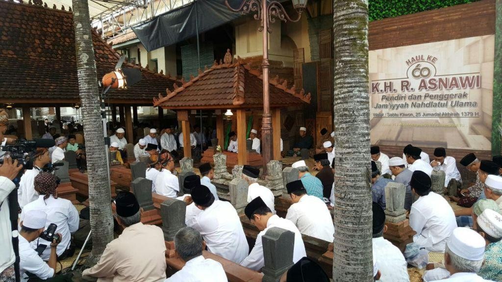 Beda Pendapat Ulama Soal Berziarah Ke Makam Wali