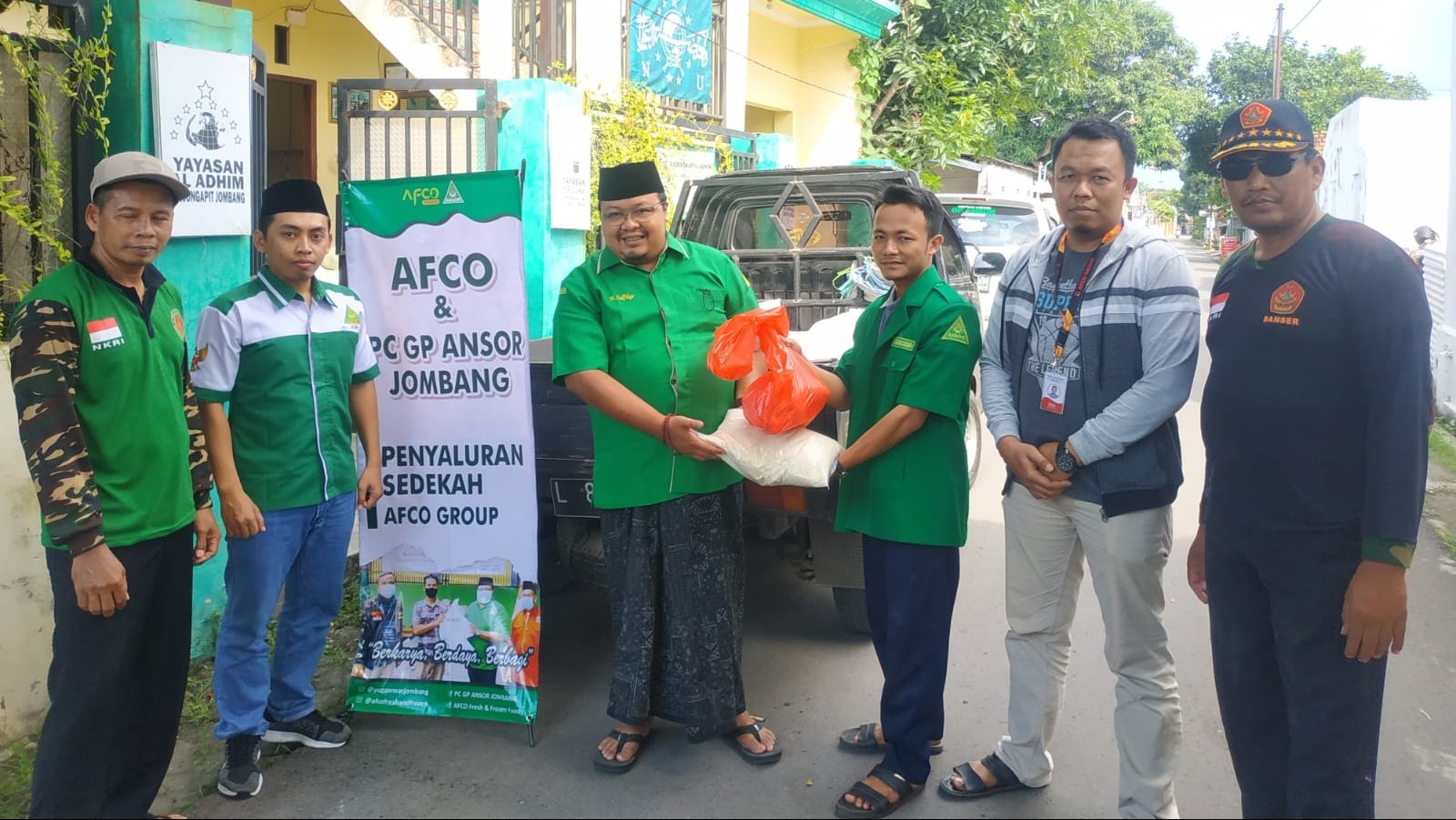 Lagi, Ansor Jombang Dan AFCO Bagikan 500 Paket Sembako Kepada PKL | NU ...