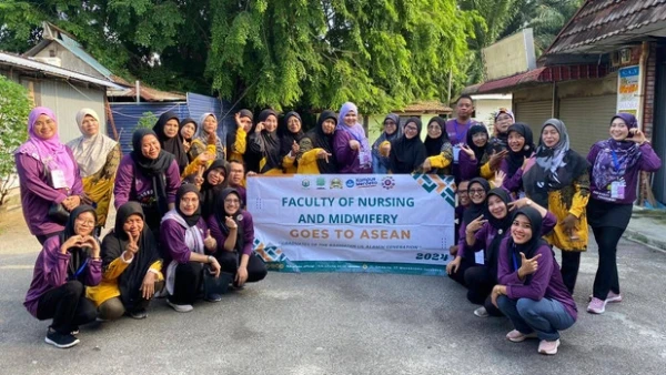 Pengabdian Masyarakat, Dosen dan Mahasiswa Unusa Tangani Lansia di Malaysia