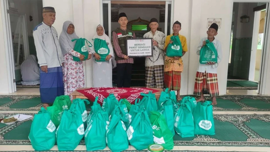 NU Care-LAZISNU dan Majelis Telkomsel Taqwa Bagikan Sembako untuk Lansia Dhuafa di Kulon Progo
