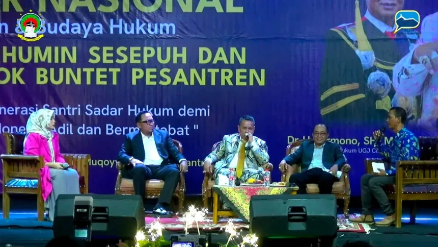 Gelar Seminar Nasional, Buntet Pesantren Kenalkan Budaya Sadar Hukum kepada Santri