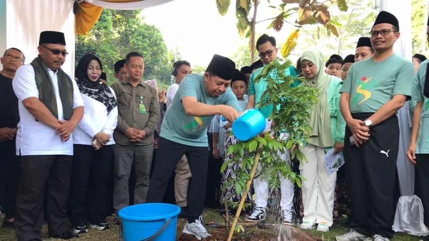 Hari Santri 2024, Gerakan Penanaman Pohon Dilakukan untuk 41 Ribu Pesantren se-Indonesia