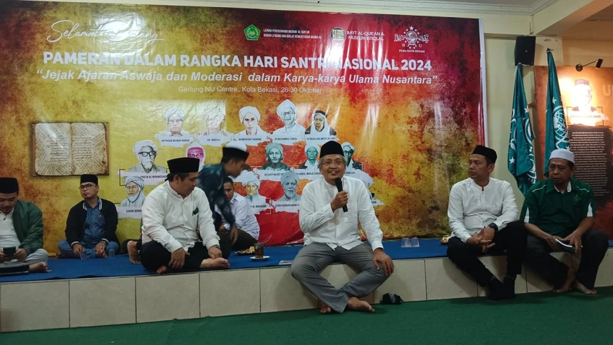 Kunjungi Pameran Manuskrip di PCNU Kota Bekasi, Gus Ulil Jelaskan Peran Ulama Aswaja