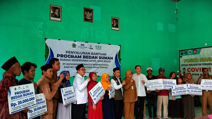 NU Care-LAZISNU Jateng Salurkan Bantuan Dana untuk Bedah 10 Rumah Tak Layak Huni