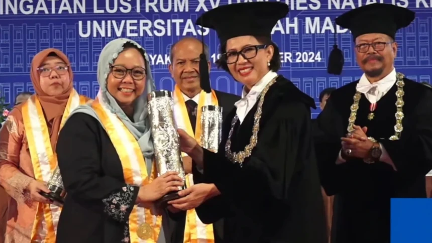 Alissa Wahid Terima Anugerah UGM 2024 sebagai Tokoh Moderasi Beragama dan Perdamaian