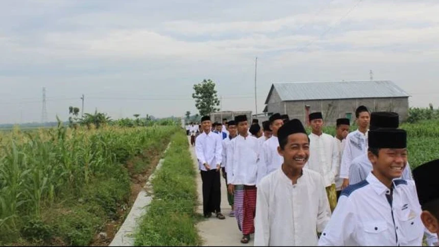 Para Santri Manfaatkan Momen Liburan dengan Kumpul Keluarga dan Lakukan Pekerjaan Rumah