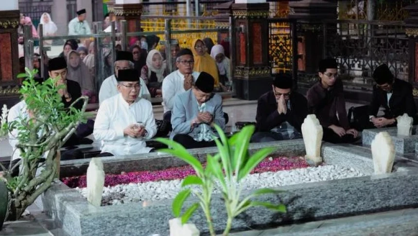 Usai Silaturahmi ke Lirboyo, Gus Yahya Ziarah ke Tebuireng dan Denanyar