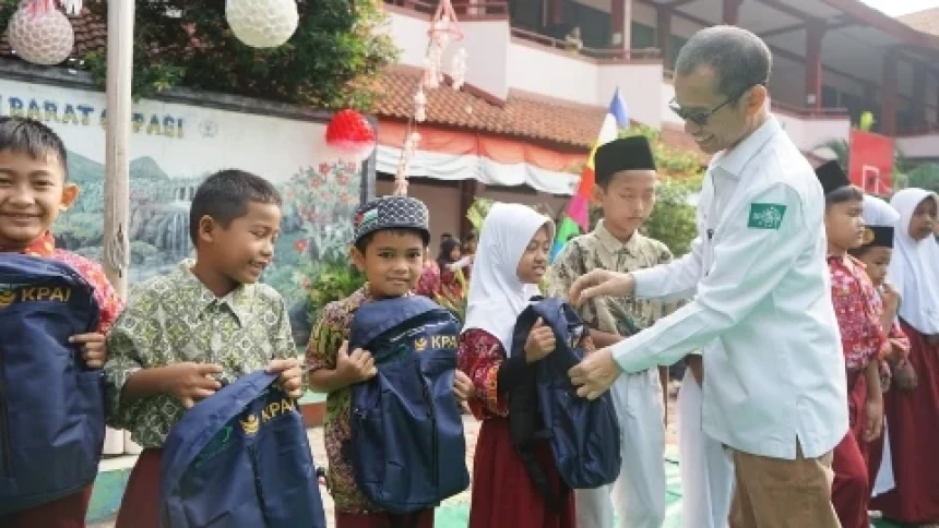 NU Care-LAZISNU Bersama KPAI Bagikan Peralatan Sekolah dan Edukasi Anak di Jakarta Selatan