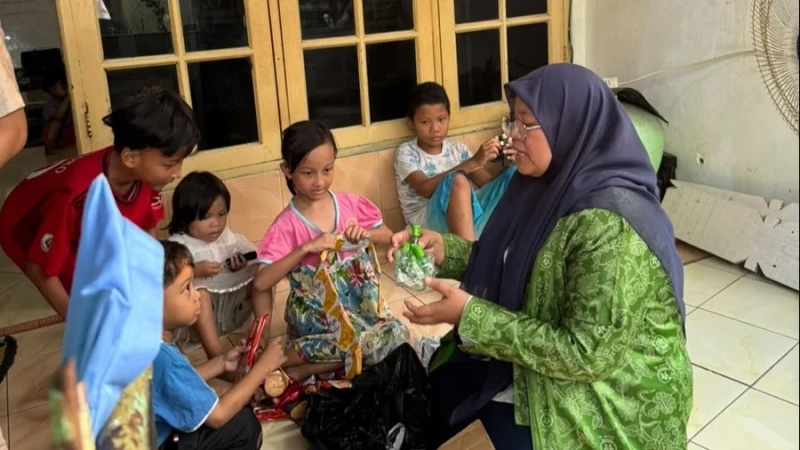 Fatayat NU Jakpus Salurkan Bantuan Kebutuhan Keseharian untuk Korban Kebakaran