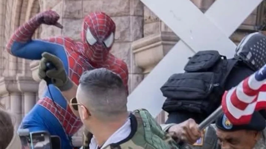 Aktivis Anti-Islam Dipukul 'Spider-Man' hingga Ditangkap Polisi Saat Gelar Aksi di Minneapolis