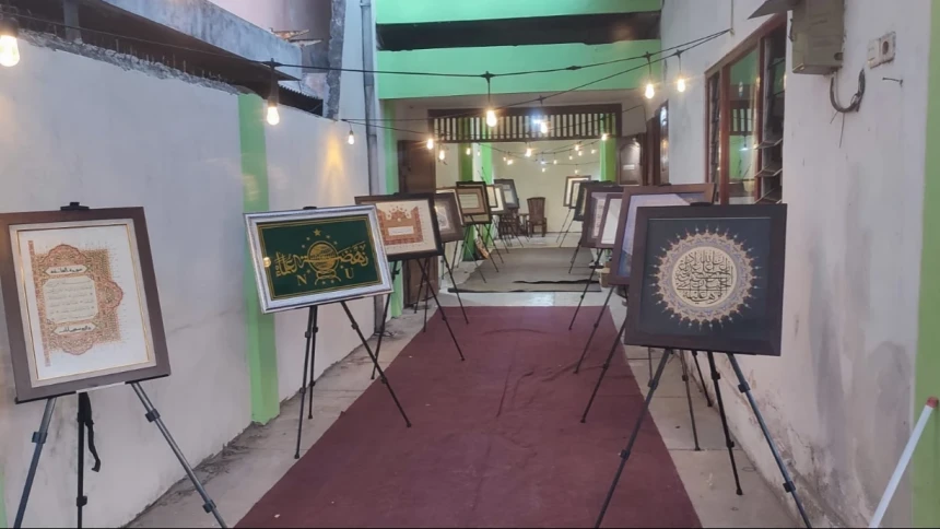 Pesantren Sakal Jombang Pamerkan Kaligrafi di Barat MAN 3 Jombang