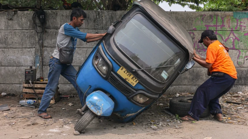 Nasib Sopir Bajaj di Tengah Kemudahan Transportasi Daring