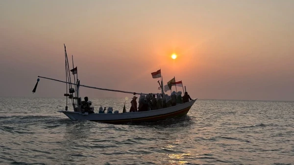 Peringati Hari Santri, Fatayat NU di Bangkalan Gelar Pembacaan Burdah di Atas Perahu