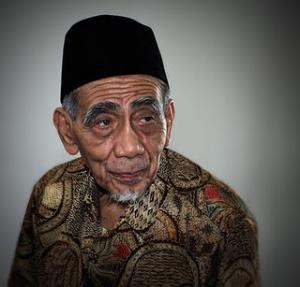 Mbah Mun Minta Mahasiswa Tingkatkan Kualitas