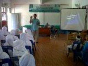 Fatayat NU Aceh Sosialisasi Kespro di Pesantren