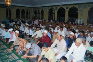 Peringati Maulid, Masjid Al-Munawwaroh Bagikan Ribuan Sembako
