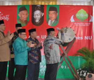 Kang Said Pukul Bedug Peresmian Munas-Konbes 2012