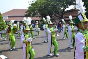 SD Khadijah Pandegiling Juara II Drumband se Jatim