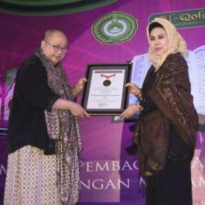 Luncurkan â€œMushaf Maqamatâ€, IIQ Jakarta Raih Penghargaan MURI