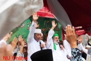 Ribuan Orang Diijazahi Cucu Syekh Abdul Qadir Al-Jailani