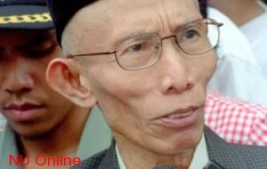 Senior NU cleric KH Sahal Mahfudz passes away