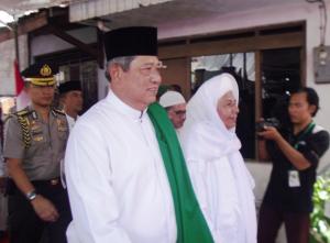 Habib Luthfi Hadiahkan Serban Hijau untuk SBY