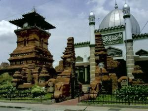 Tahun Kelahiran NU Tertulis di Soko Masjid Menara Kudus