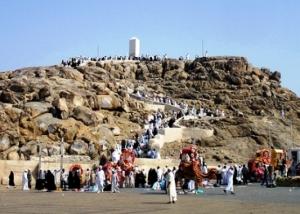 Jamaah Haji, Jangan Kotori Jabal Rahmah dengan Coretan