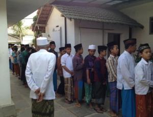 Ritual Tahunan, Kiai Basyir Undang Makan Bersama Santri Cilik