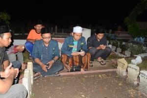IPNU Surabaya Ziarahi Makam Para Pendiri NU