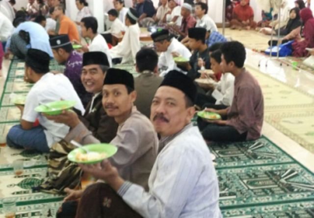 Kemeriahan Shalat Gerhana di Bantul dari Arem-arem Hingga Bubur