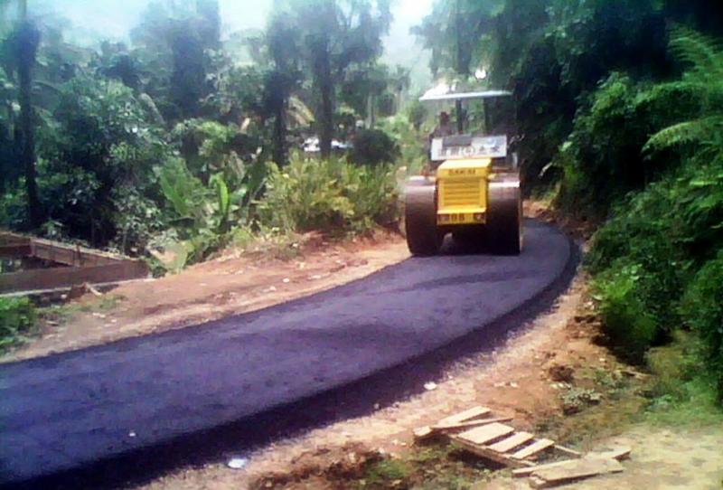 Jalan Aspal Bulan Lima