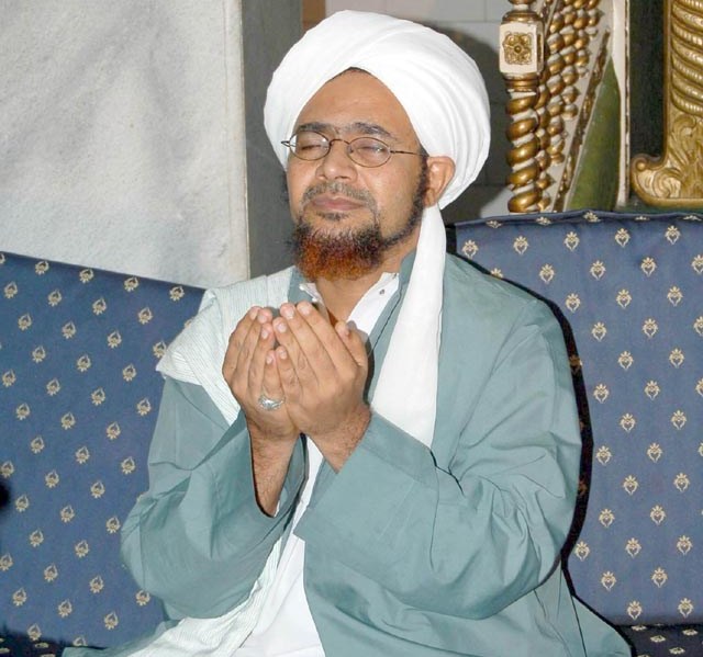 Meziarahi Makam Nabi Hud bersama Habib Umar bin Hafidz