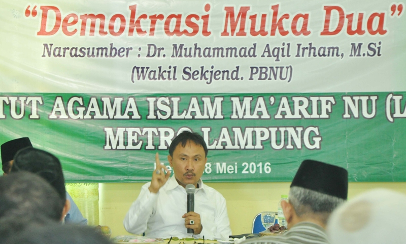IAIMNU Metro Lampung Bedah Buku &quot;Demokrasi Muka Dua&quot; Karya Wasekjen PBNU