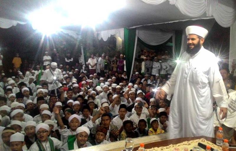 Syekh Amin Al-Jailani: Ada Malaikat Khusus Dengarkan Orang Bershalawat