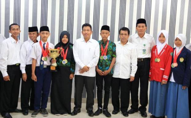 5 Siswa Madrasah Borong Medali Olimpiade Matematika Internasional di Singapura