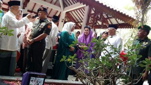 TNI chief &#039;creates&#039; ziarah tradition in military