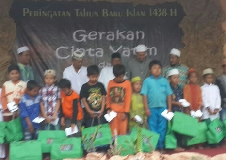 Peringati Muharram, Pesantren Darun Najah Adakan Bakti Sosial